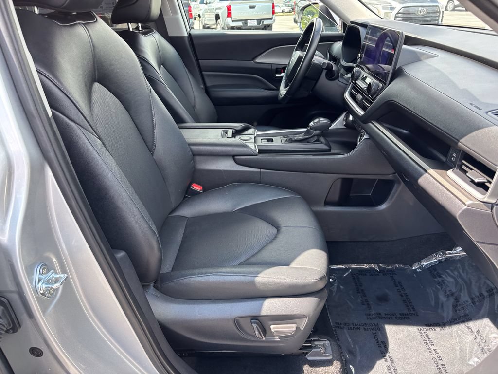 Used 2025 Toyota Grand Highlander AWD image 39