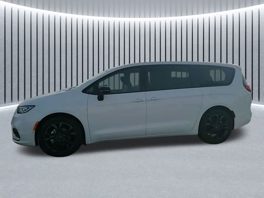 New 2026 Chrysler Pacifica Select FWD image 17