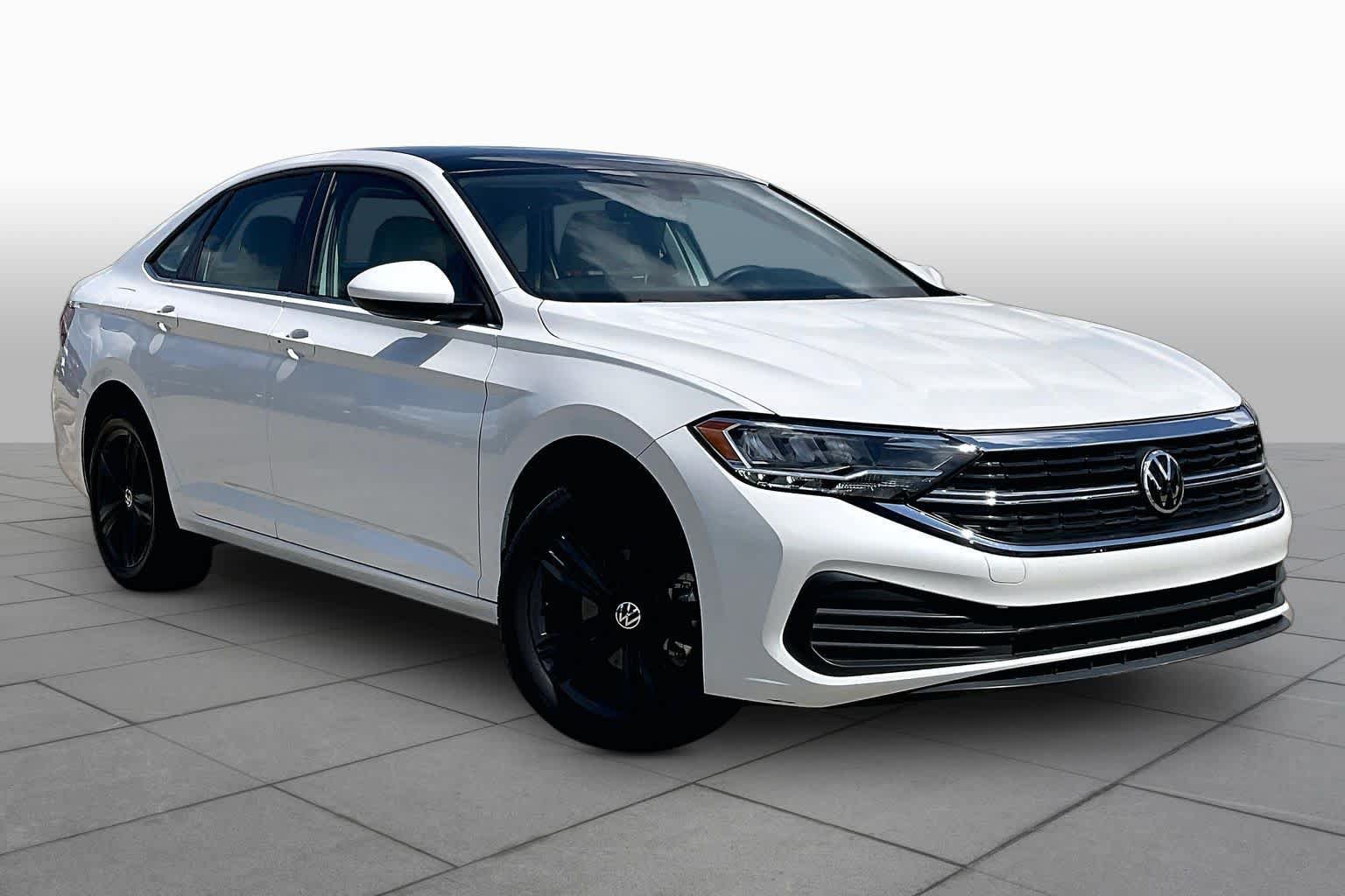 Used 2024 Volkswagen Jetta SE FWD image 3