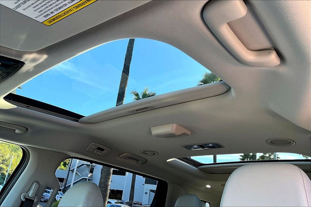 Certified 2025 Kia Carnival SX Prestige image 12