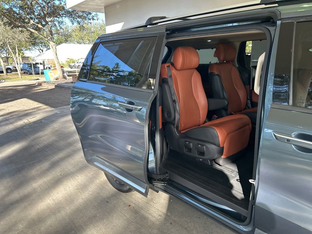 Used 2022 Kia Carnival SX Prestige image 24