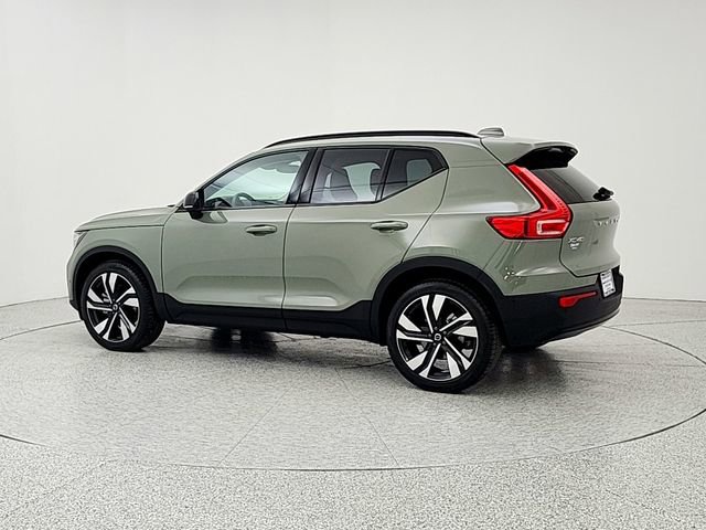 Certified 2025 Volvo XC40 B5 Plus w/ Protection Package Premier AWD/4WD image 7