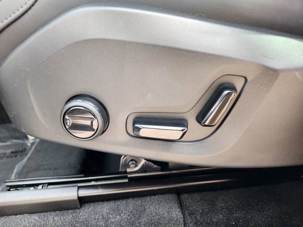 New 2026 Volvo XC90 B6 Plus w/ Protection Package AWD/4WD image 9