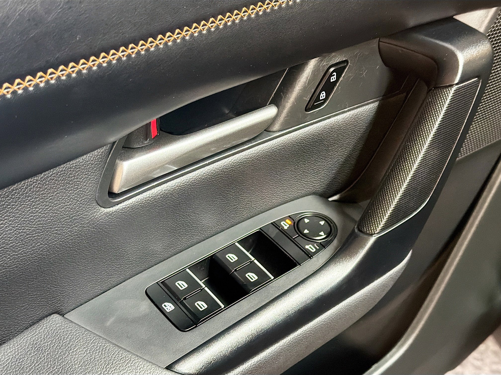 Used 2025 MAZDA CX-50 AWD 2.5 Hybrid w/ Premium Pkg image 15