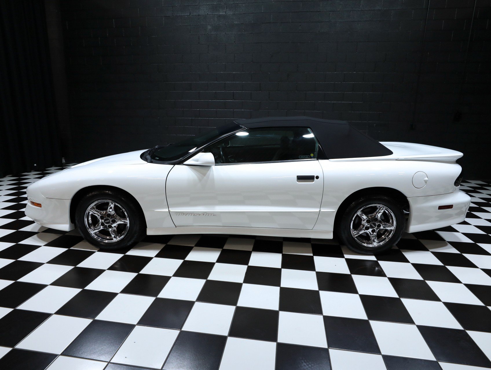 Used 1997 Pontiac Firebird Trans Am RWD image 7