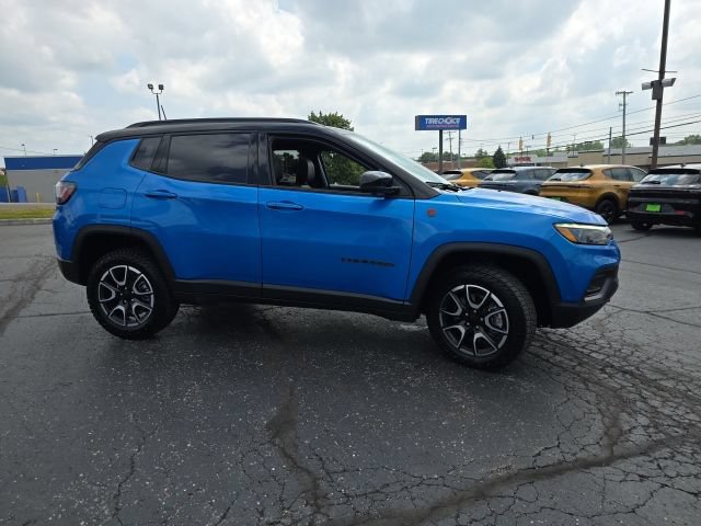Used 2024 Jeep Compass Trailhawk w/ Trailhawk Elite Group AWD/4WD image 7