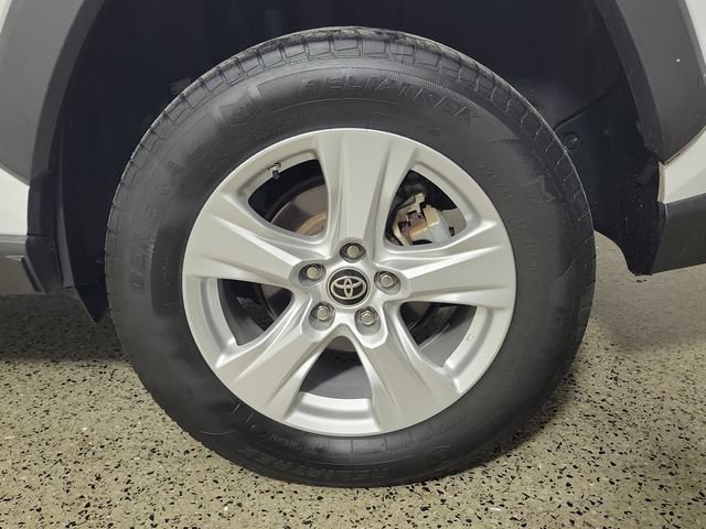 Used 2021 Toyota RAV4 LE AWD/4WD image 8