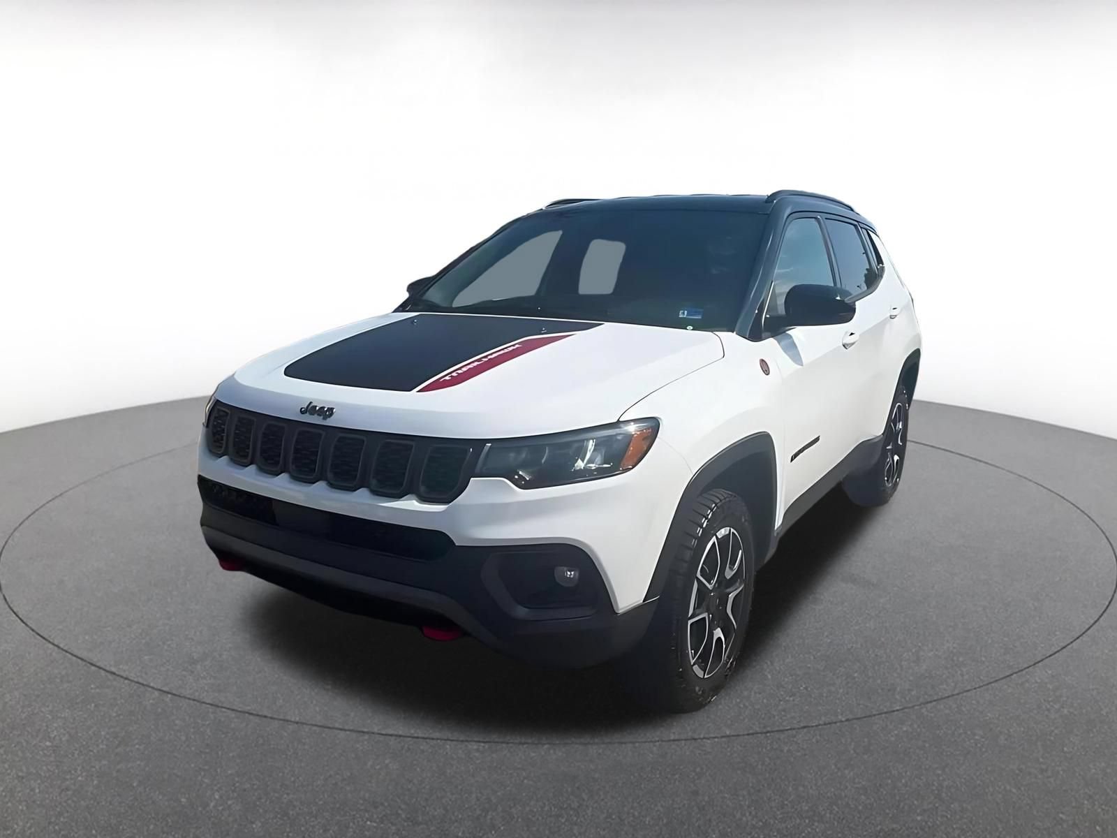 Used 2025 Jeep Compass Trailhawk AWD/4WD image 5