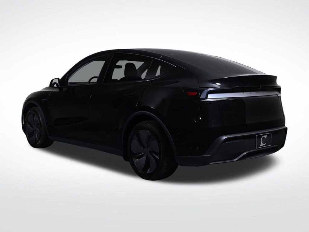 Used 2026 Tesla Model Y 2WD image 3