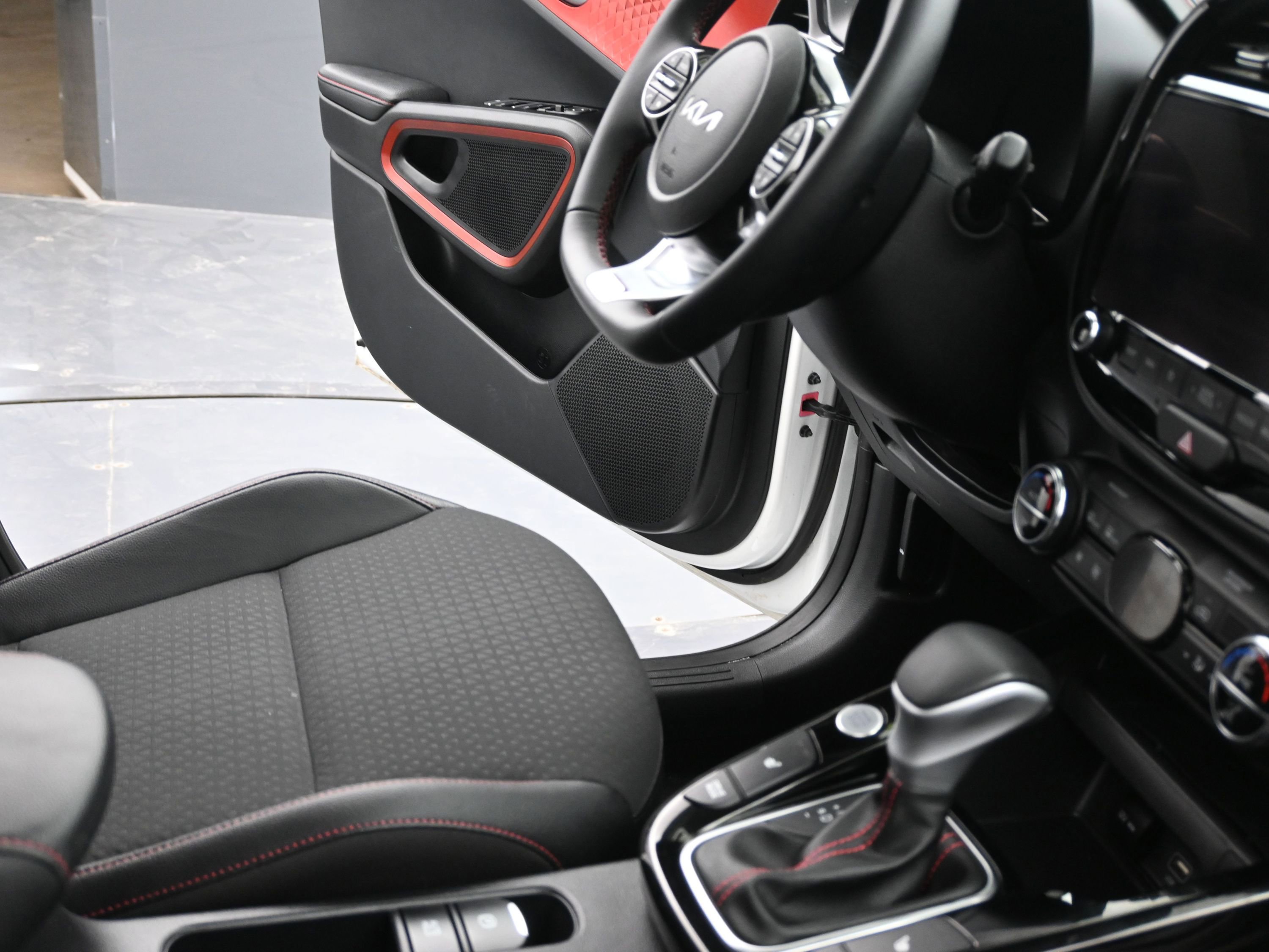 Used 2025 Kia Soul GT-Line w/ GT-Line Technology Package image 11