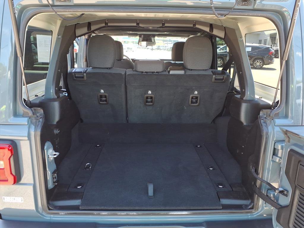 Used 2025 Jeep Wrangler Unlimited Sahara AWD/4WD image 14