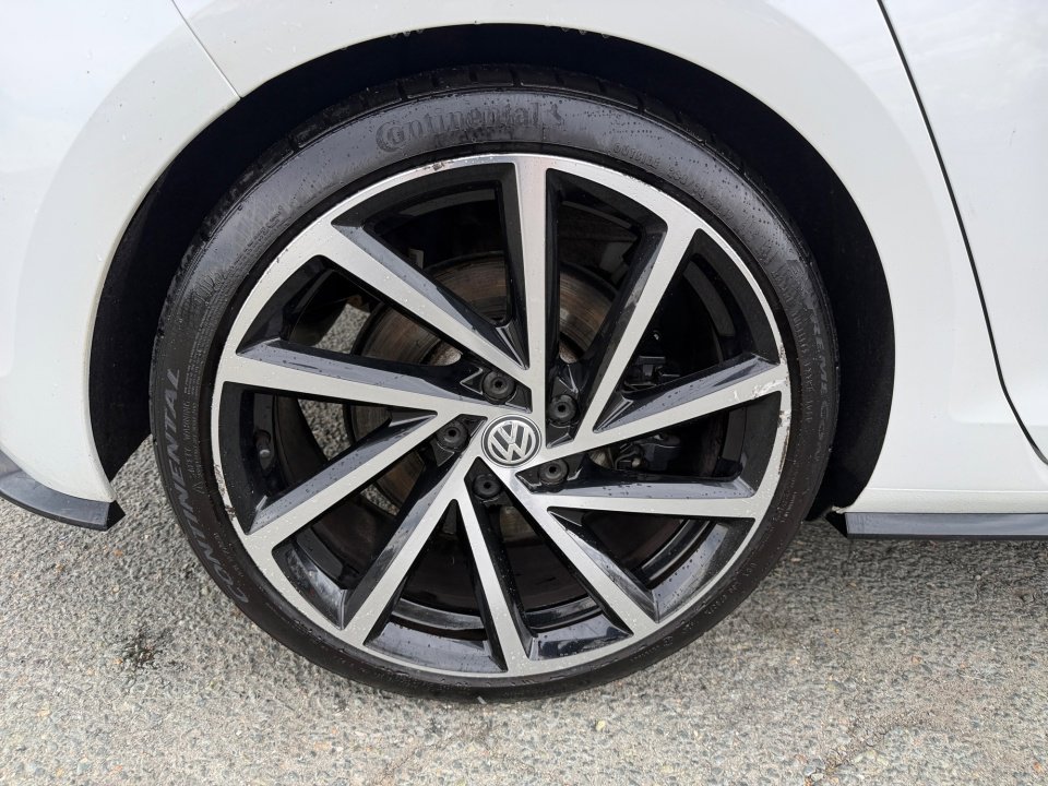 Used 2019 Volkswagen Golf R 4-Door image 27