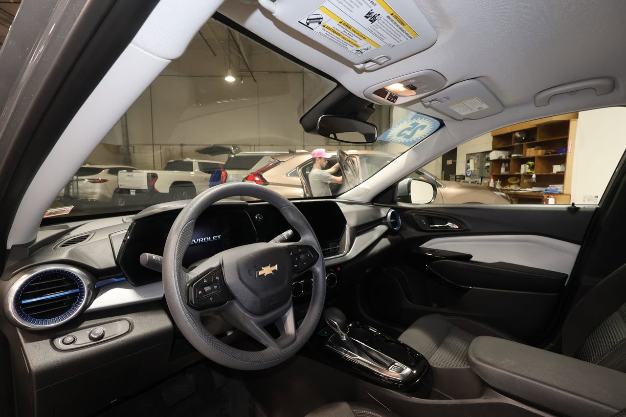 Certified 2025 Chevrolet Trax LT image 9