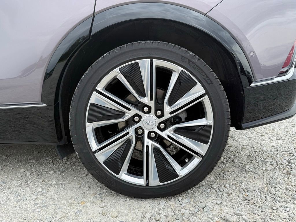 Certified 2025 Cadillac Lyriq Luxury w/ LPO, Floor Liner Package AWD/4WD image 15