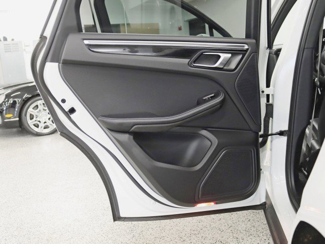 Used 2023 Porsche Macan image 30