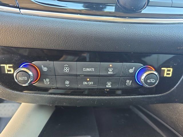 Used 2023 Buick Enclave Avenir image 21