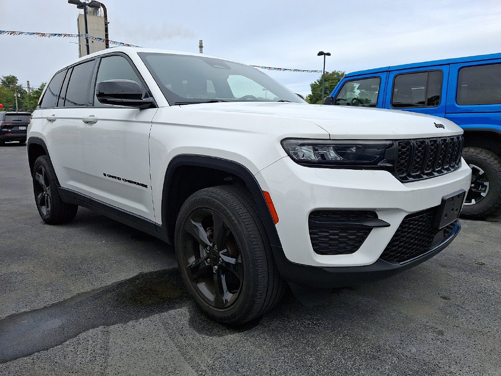 Used 2023 Jeep Grand Cherokee Altitude