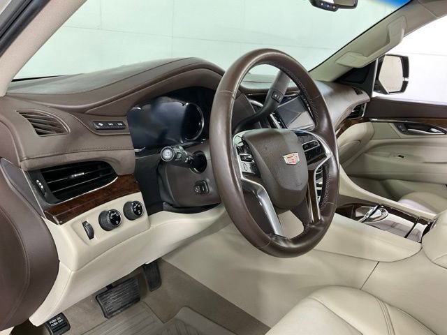 Used 2016 Cadillac Escalade ESV Luxury image 16
