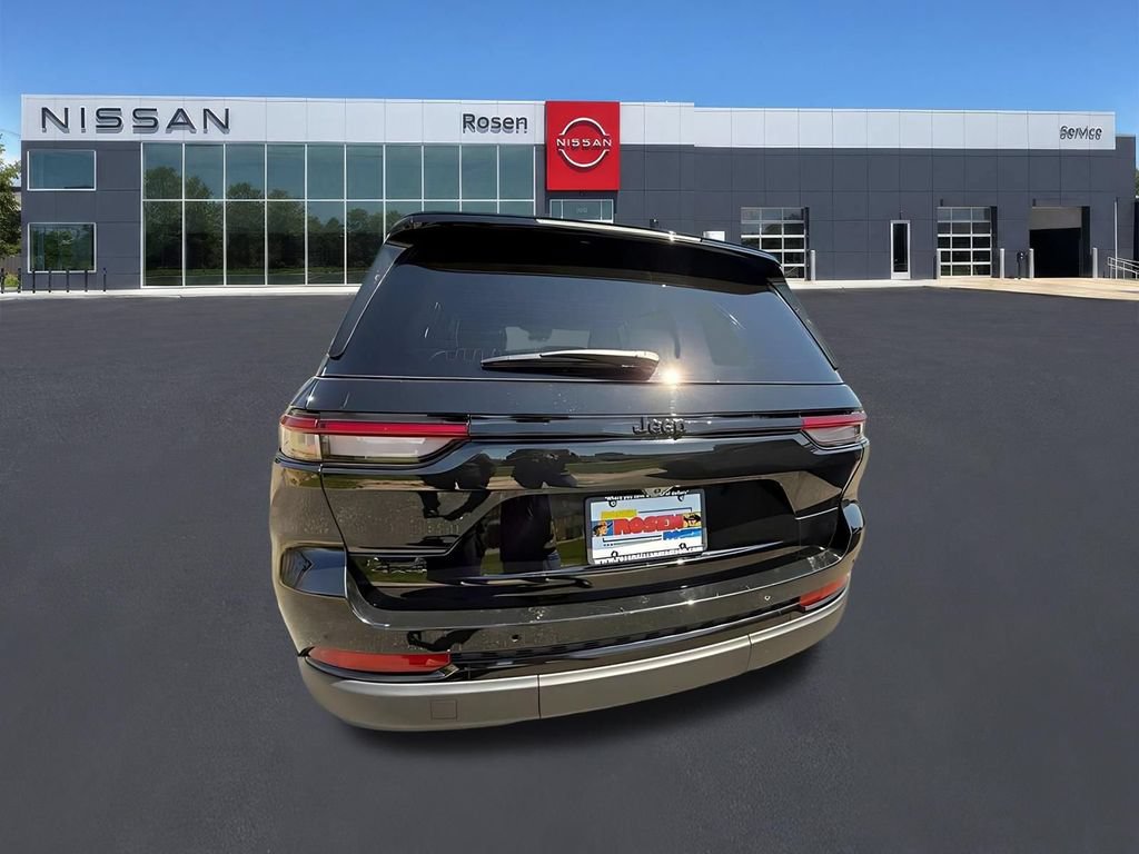 Used 2025 Jeep Grand Cherokee Altitude AWD/4WD image 31