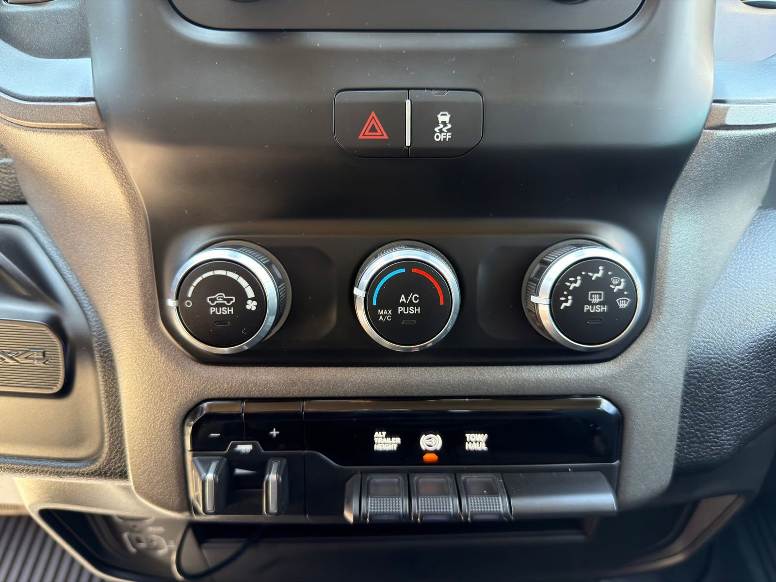 Used 2019 RAM 3500 Tradesman w/ Chrome Appearance Group AWD/4WD image 24