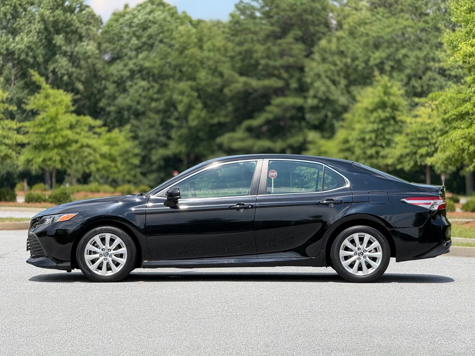 Used 2018 Toyota Camry LE FWD image 9