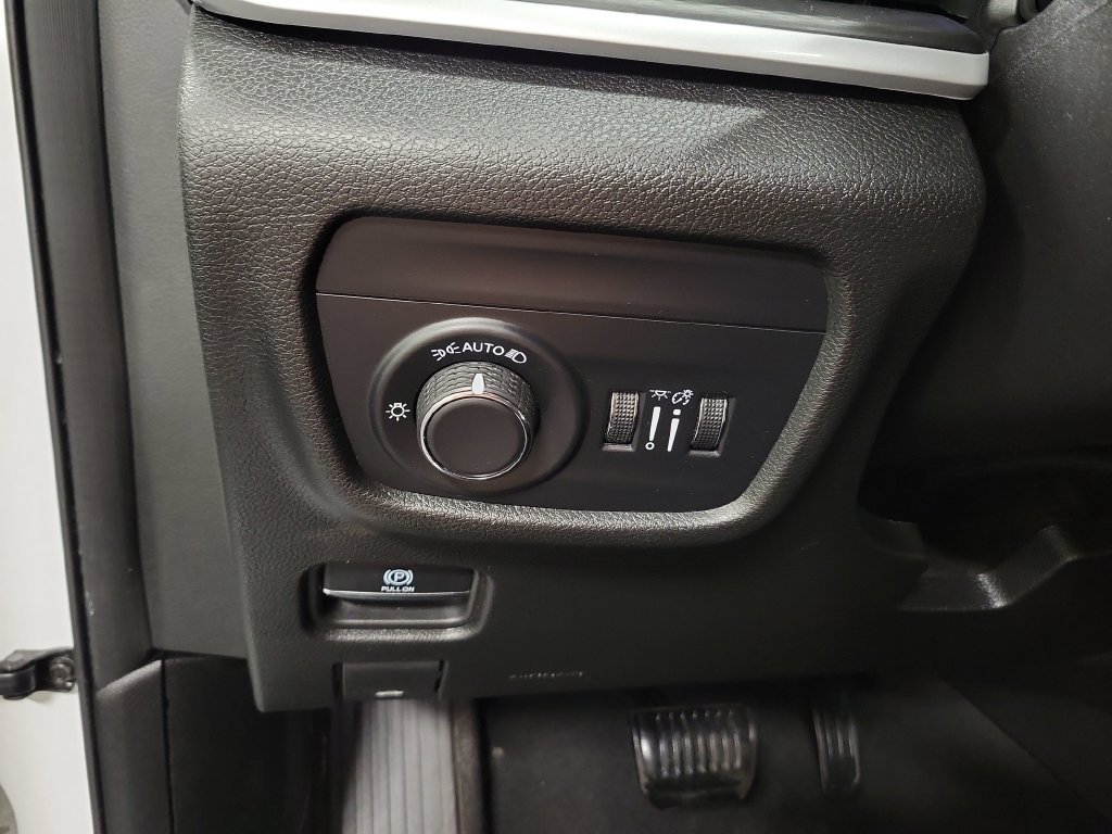 Used 2023 Jeep Grand Cherokee L Laredo AWD/4WD image 28
