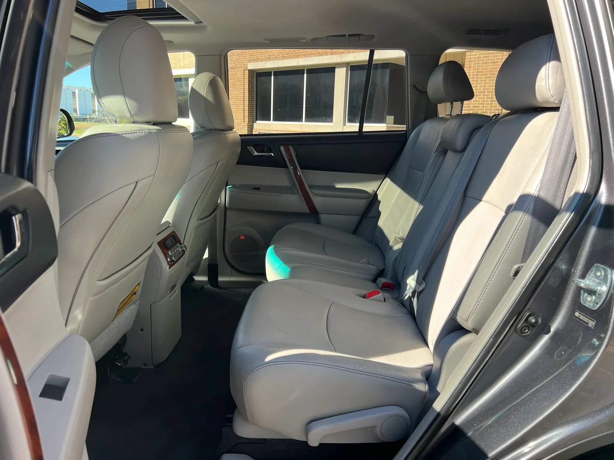 Used 2012 Toyota Highlander Limited w/ Tow Pkg AWD/4WD image 18