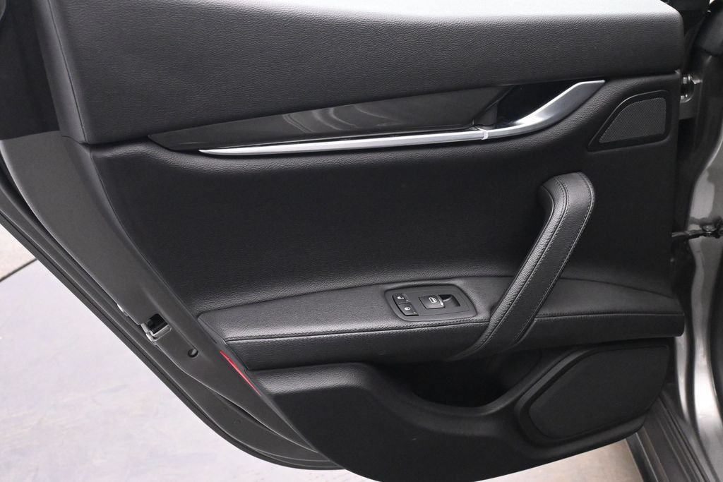 Used 2021 Maserati Ghibli S RWD image 13