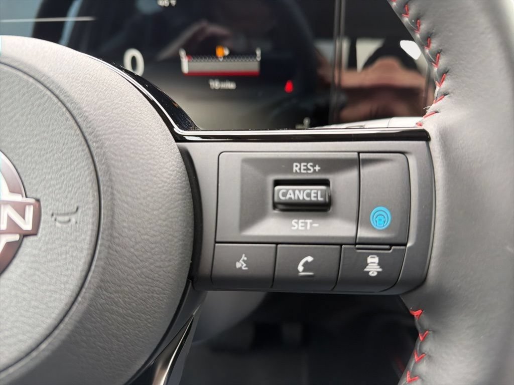 Used 2025 Nissan Kicks SR FWD image 31