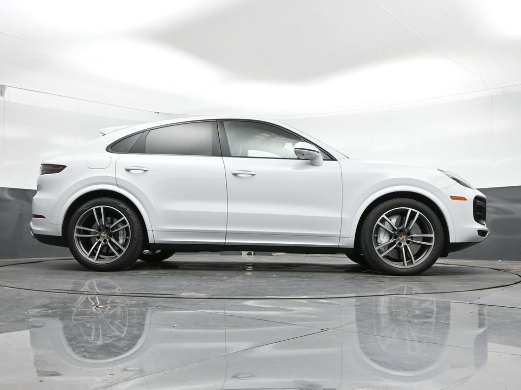 Used 2023 Porsche Cayenne Turbo AWD/4WD image 43