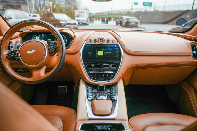Used 2021 Aston Martin DBX image 34