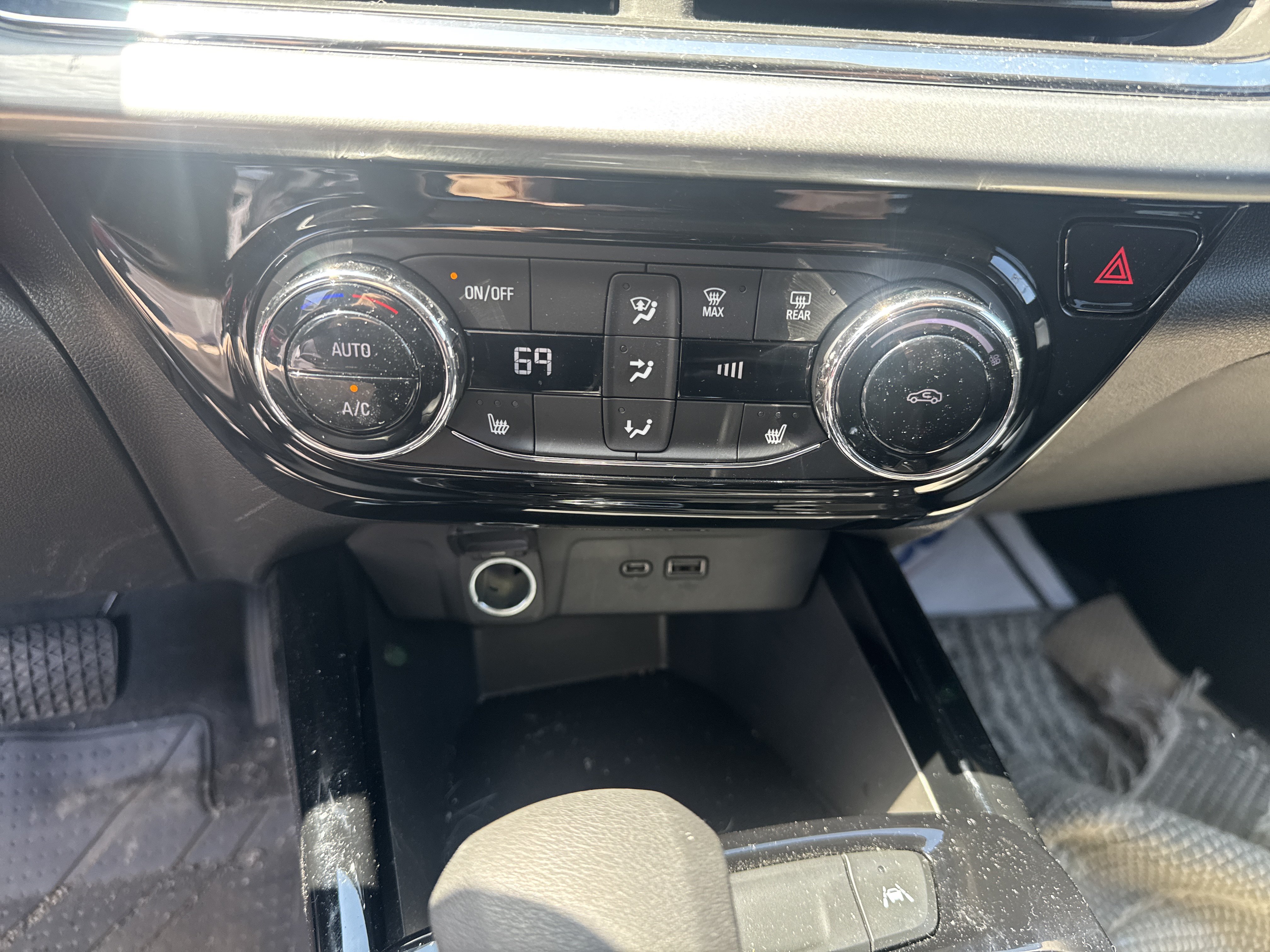 Used 2025 Chevrolet Trax LT w/ Driver Confidence Package FWD image 25