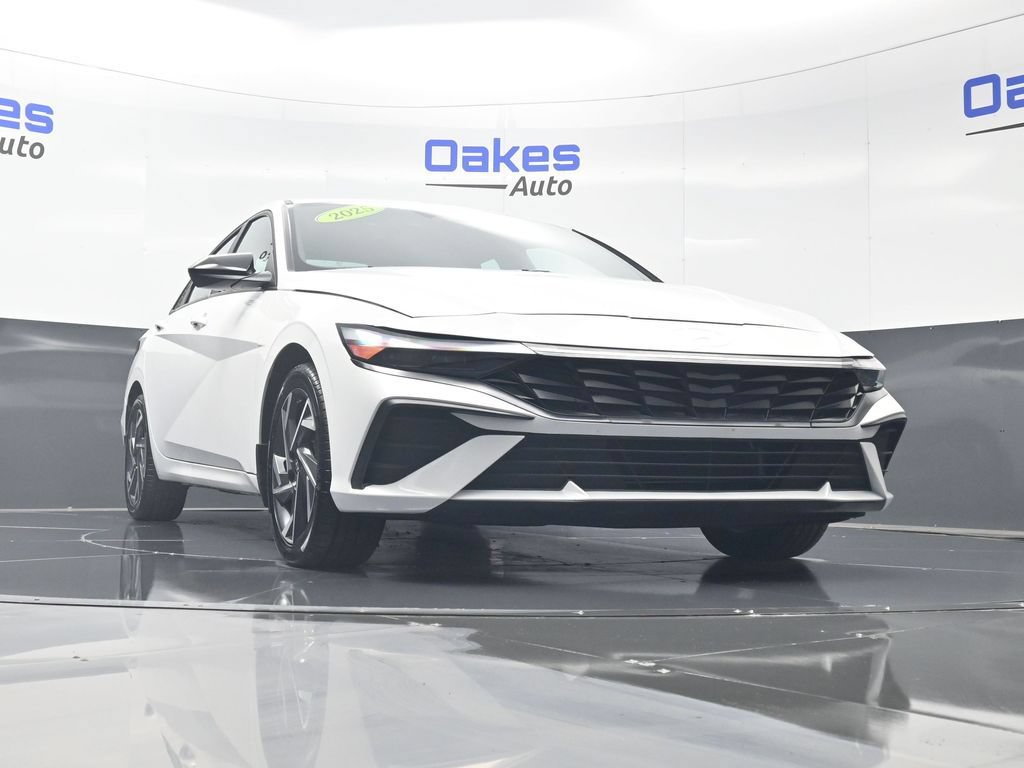 Used 2025 Hyundai Elantra Sport FWD image 34