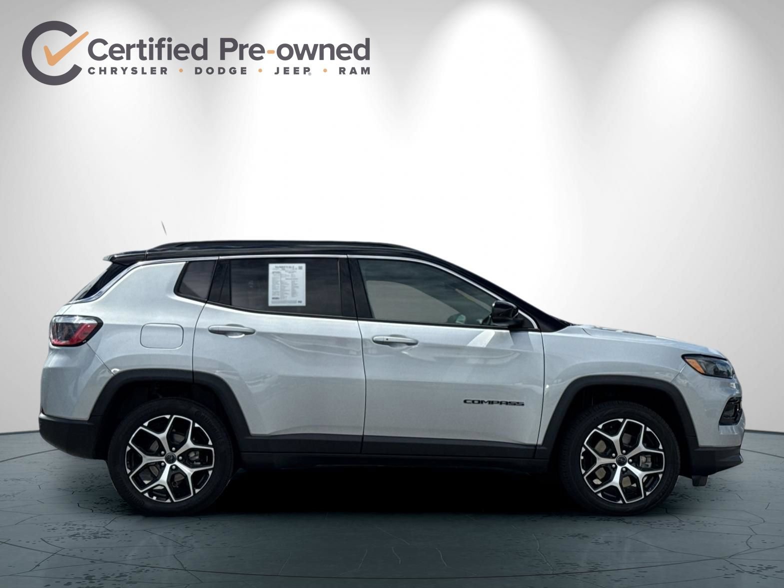 Certified 2025 Jeep Compass Limited AWD/4WD image 3