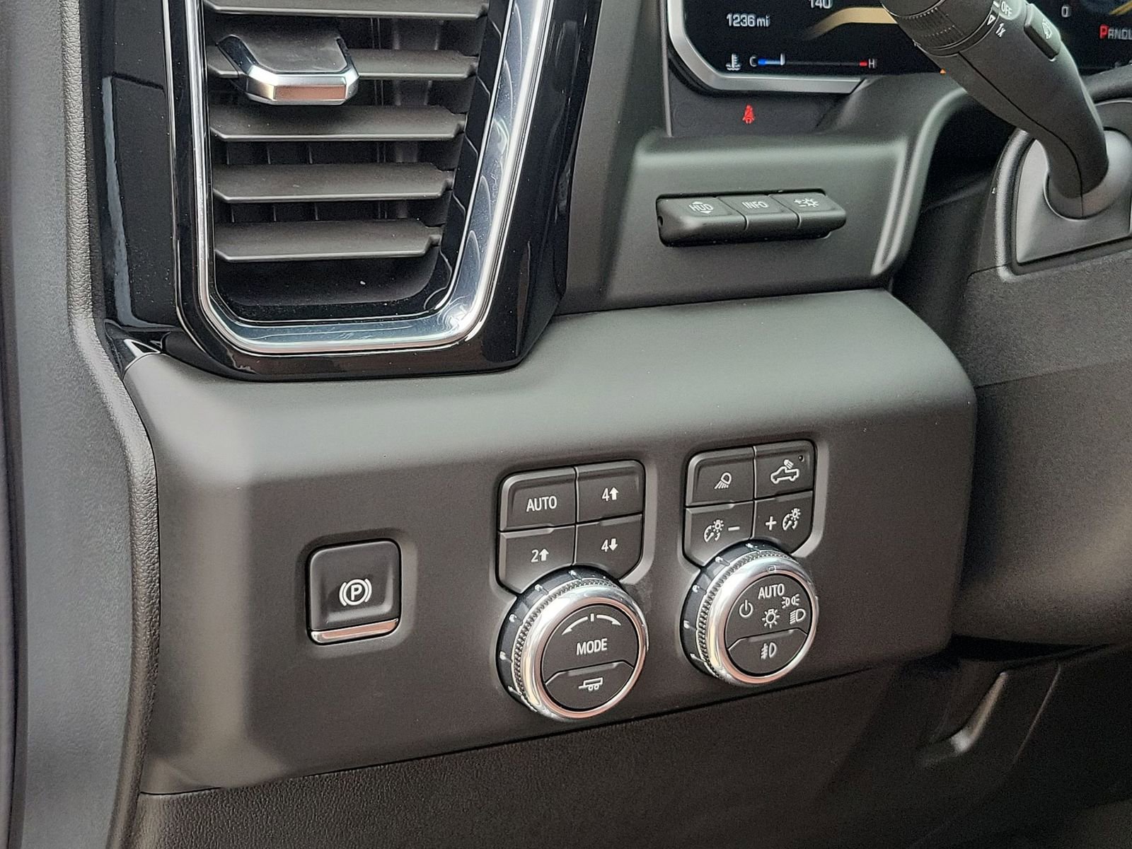 Used 2026 GMC Sierra 2500 Denali Ultimate image 18