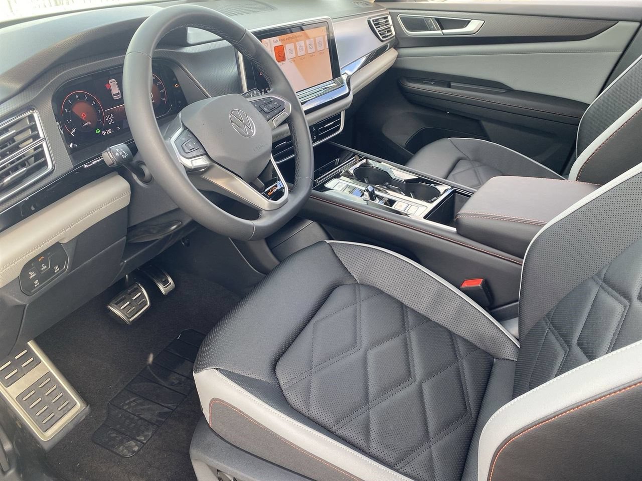 New 2026 Volkswagen Atlas Peak Edition AWD/4WD image 14