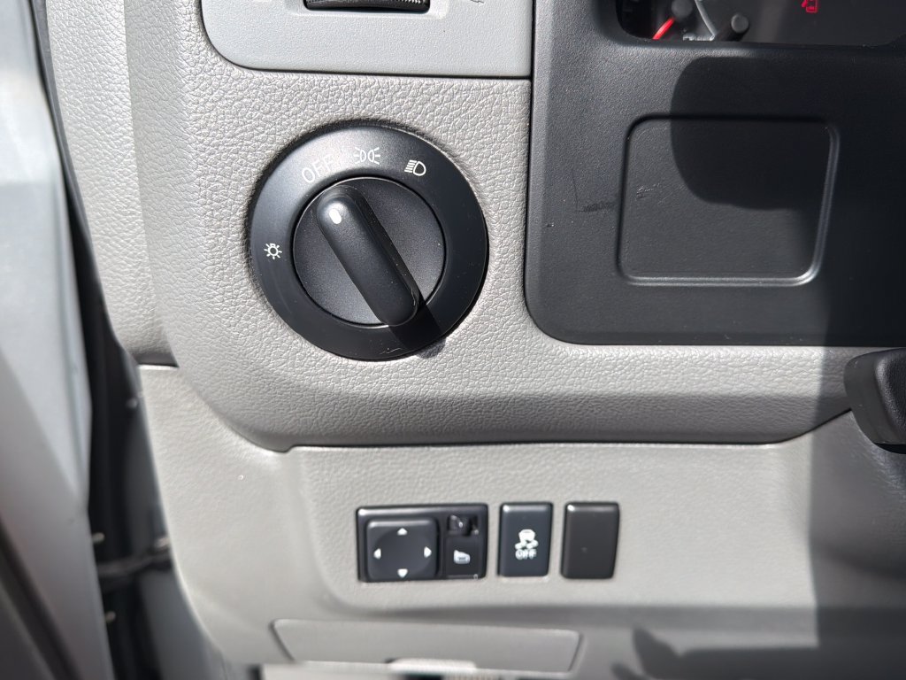 Used 2014 Nissan NV 3500 SV w/ Technology Package RWD image 14