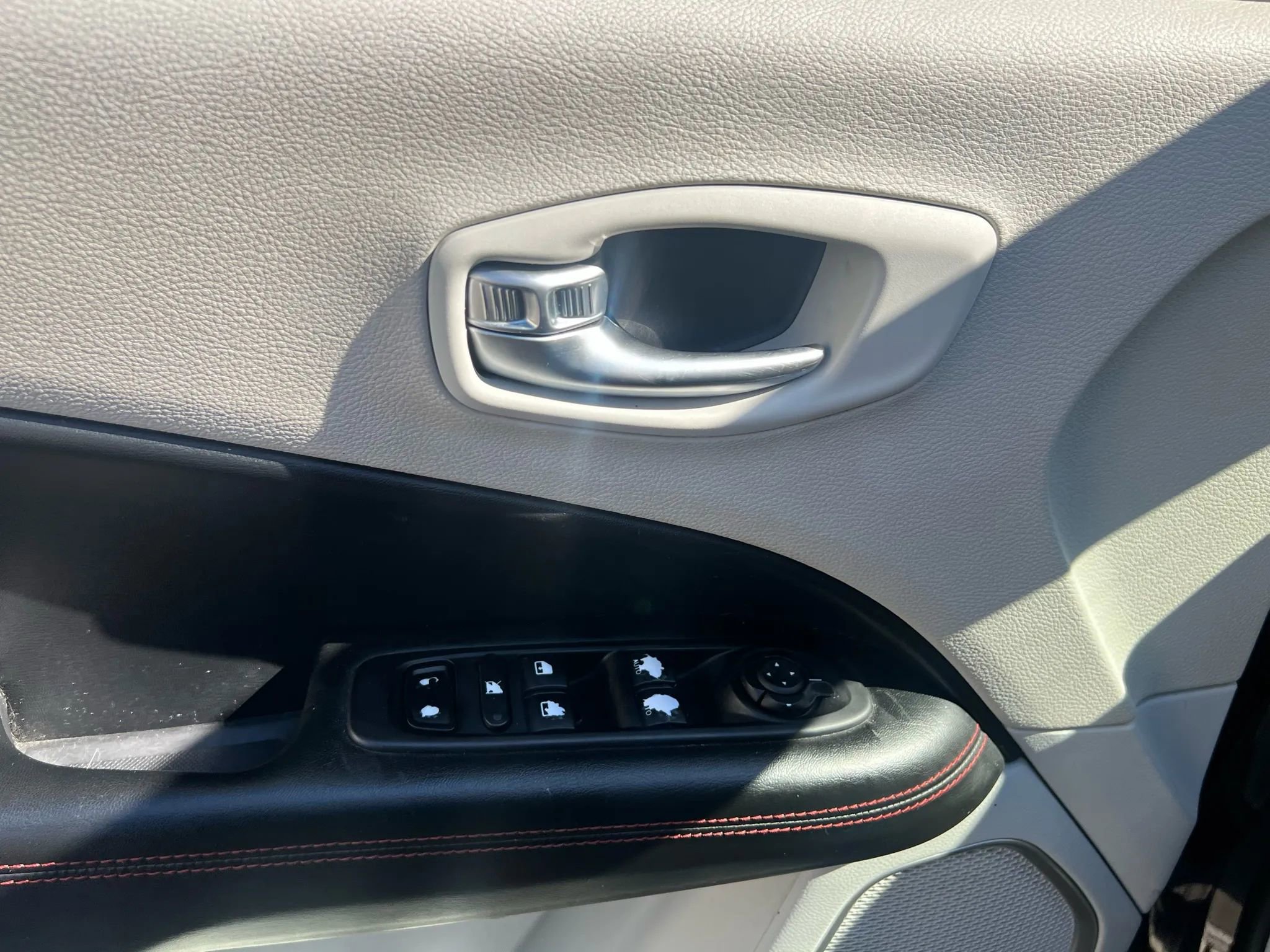 Used 2020 Jeep Compass Limited image 23