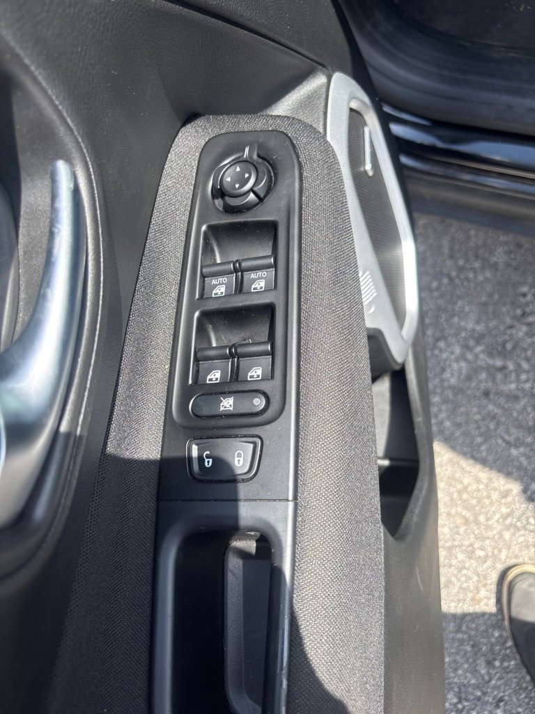 Used 2021 Jeep Renegade Latitude w/ Sun & Sound Group image 16