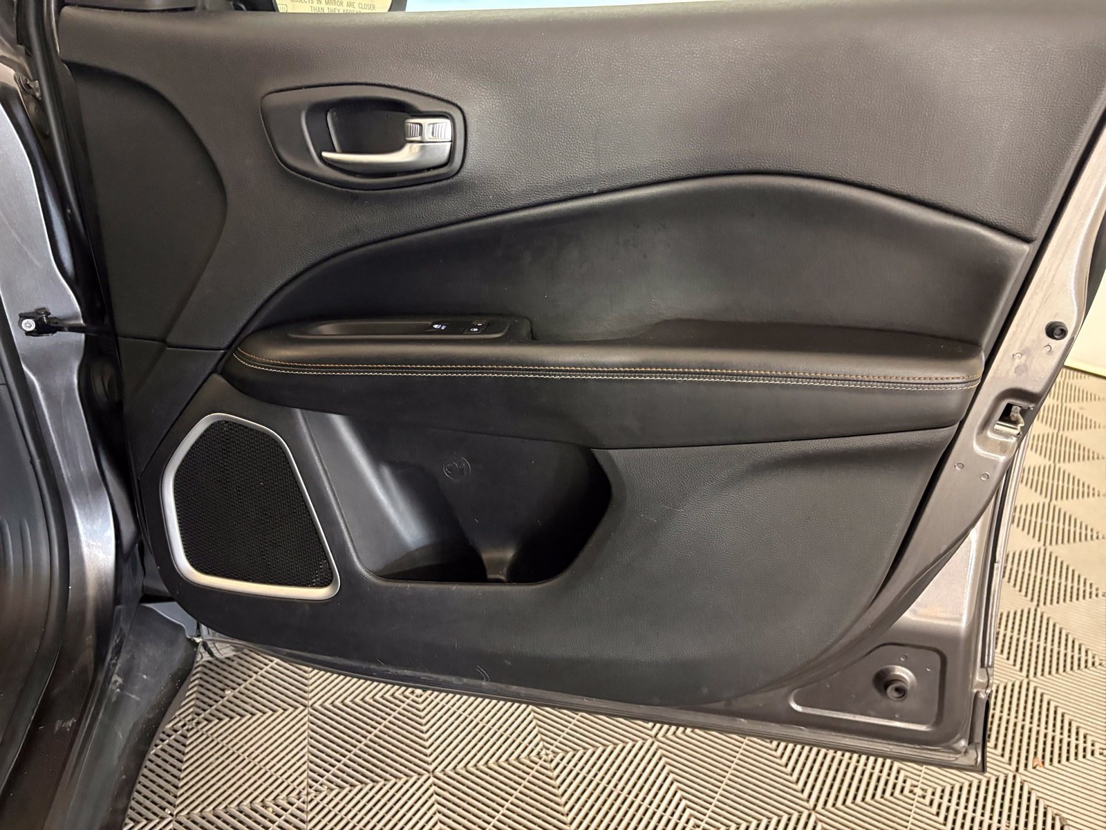 Used 2020 Jeep Compass Latitude AWD/4WD image 21