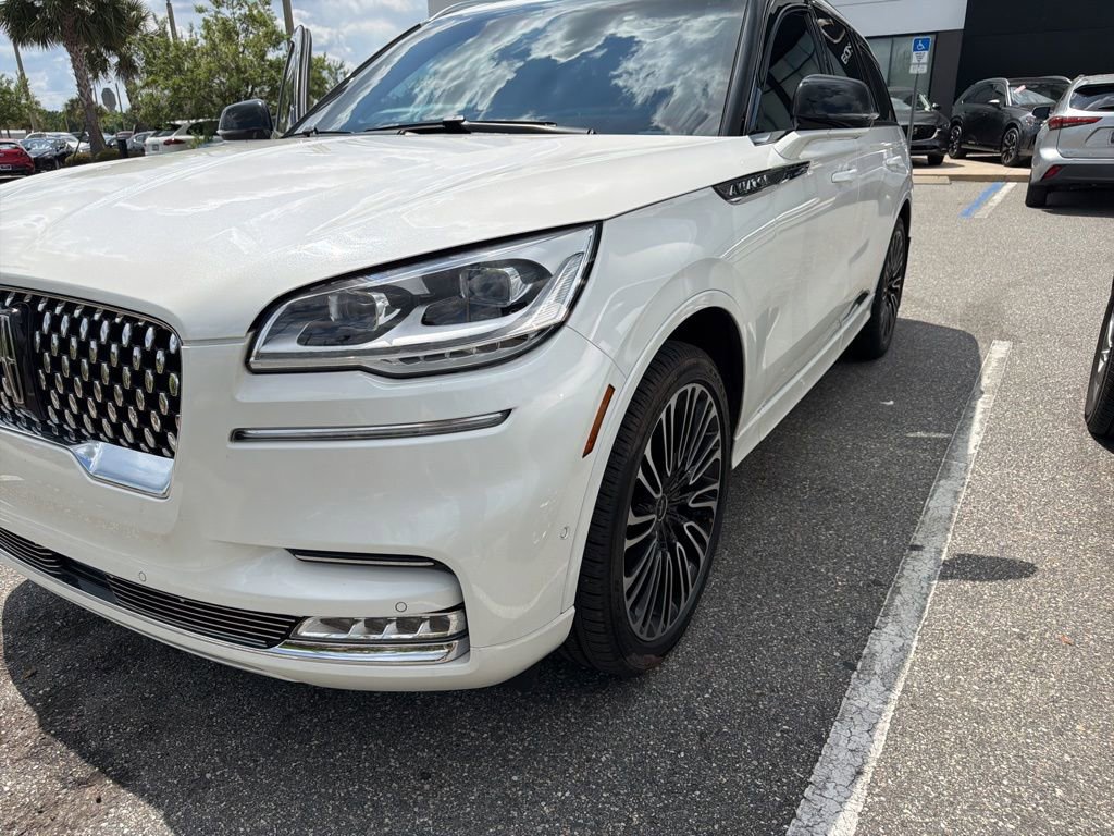 Used 2023 Lincoln Aviator Black Label w/ Class IV Trailer Tow Package image 4