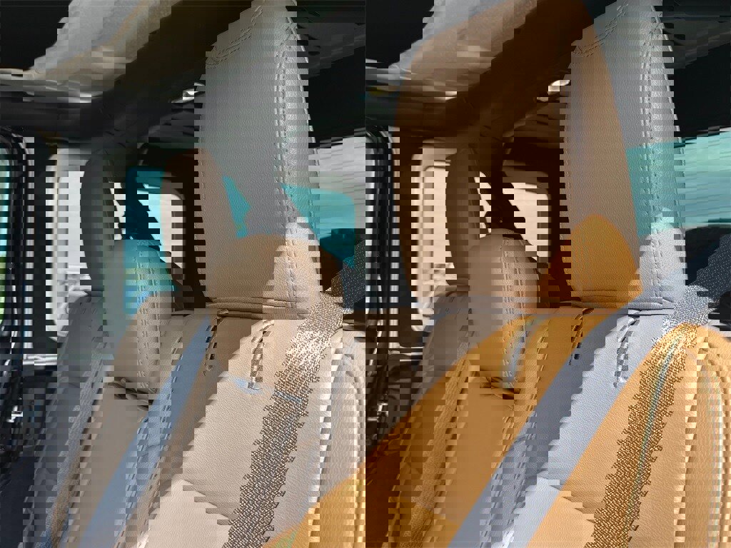 Used 2023 Jeep Wrangler Unlimited Rubicon w/ LED Lighting Group image 30