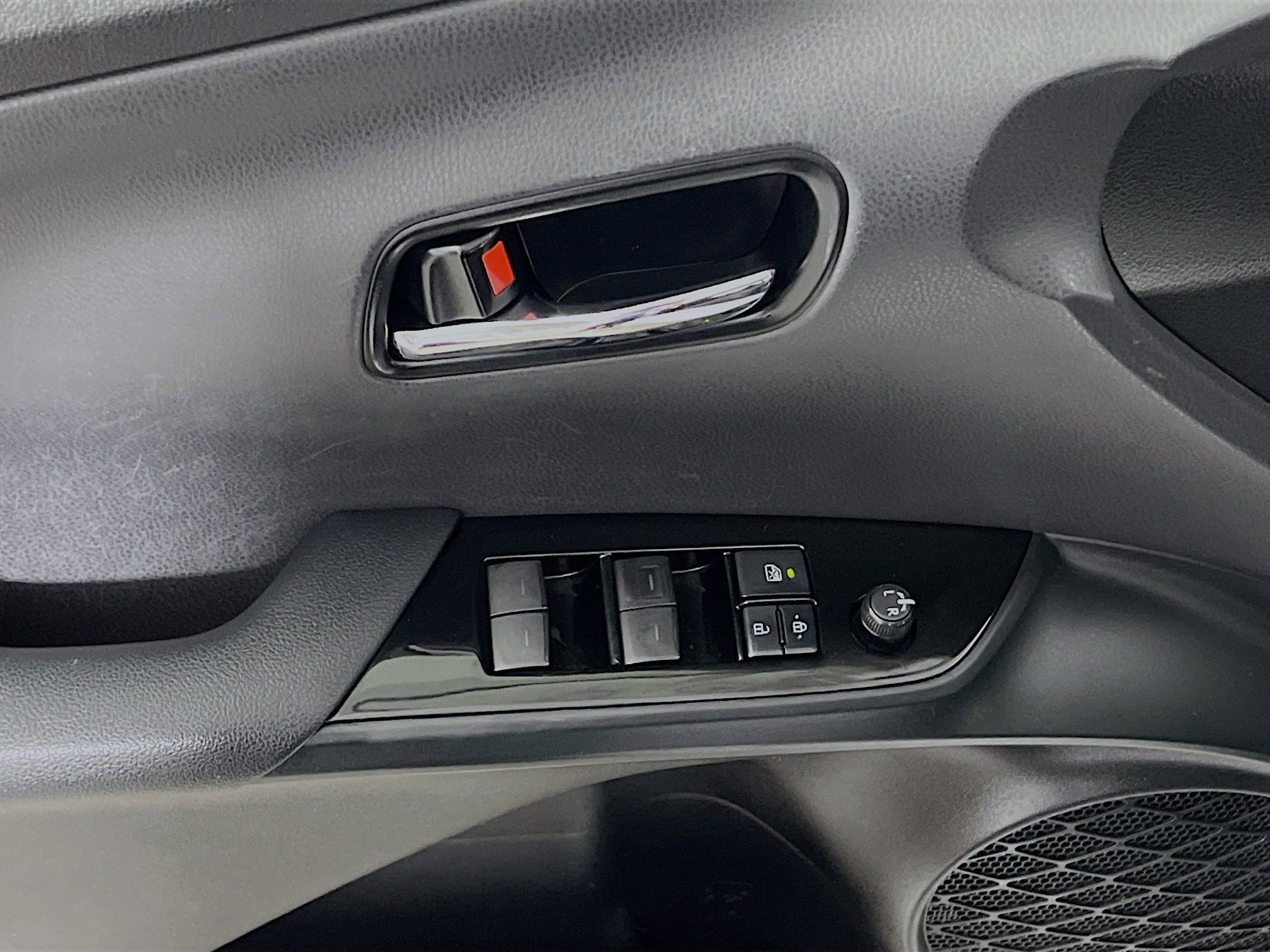 Used 2020 Toyota Prius LE image 17