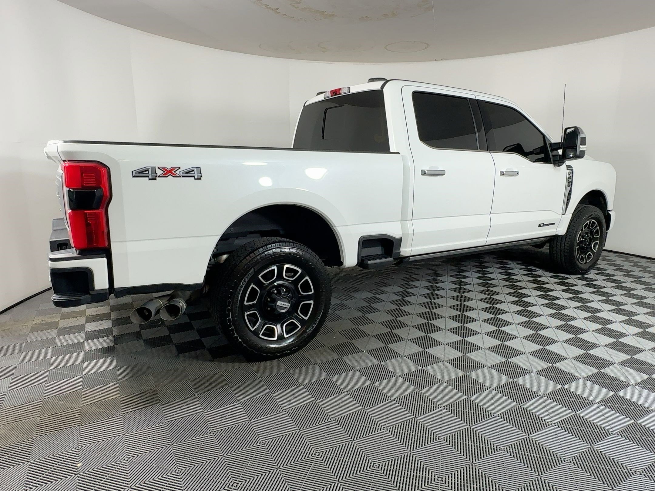 Used 2024 Ford F250 Platinum image 19