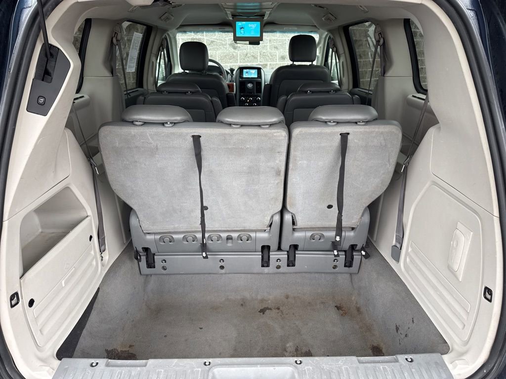 Used 2008 Chrysler Town & Country Touring image 25