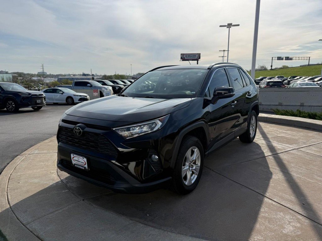 Used 2019 Toyota RAV4 XLE w/ Convenience Package image 11