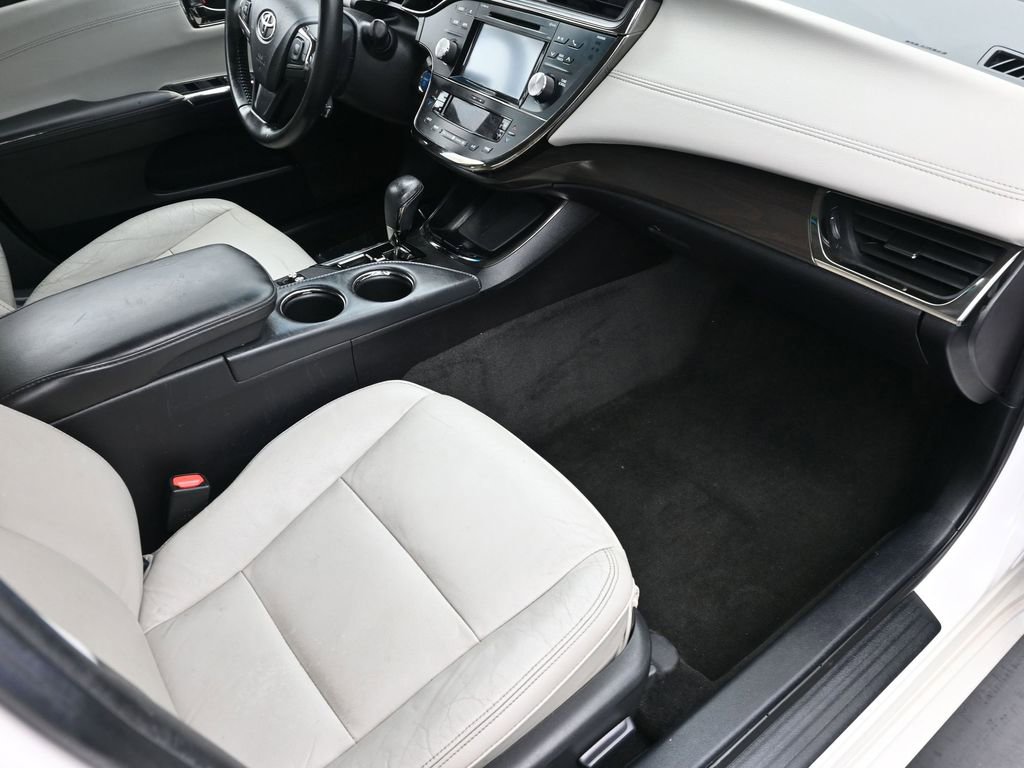 Used 2016 Toyota Avalon XLE Premium image 9