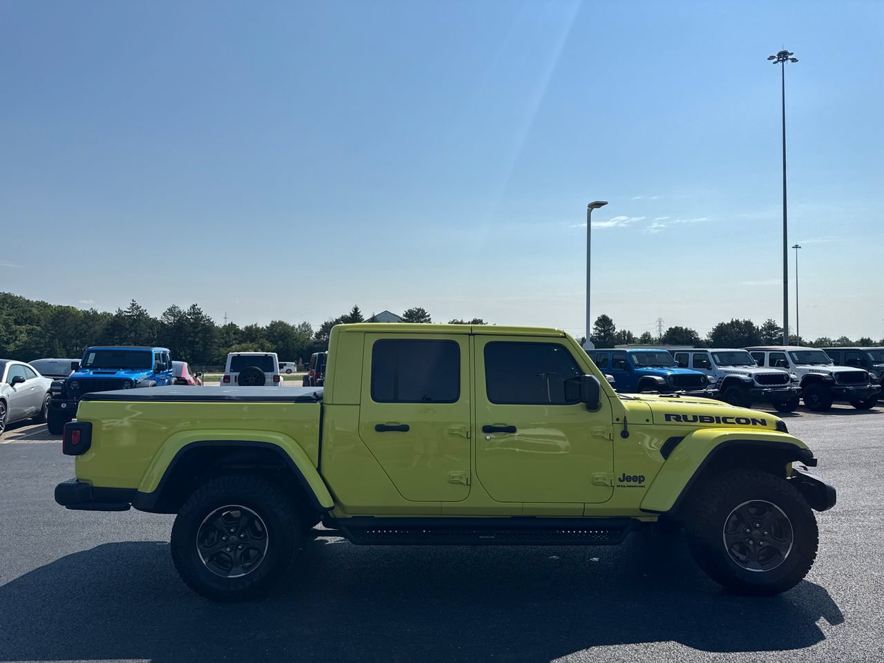 Used 2023 Jeep Gladiator Rubicon w/ Cold Weather Group AWD/4WD image 2