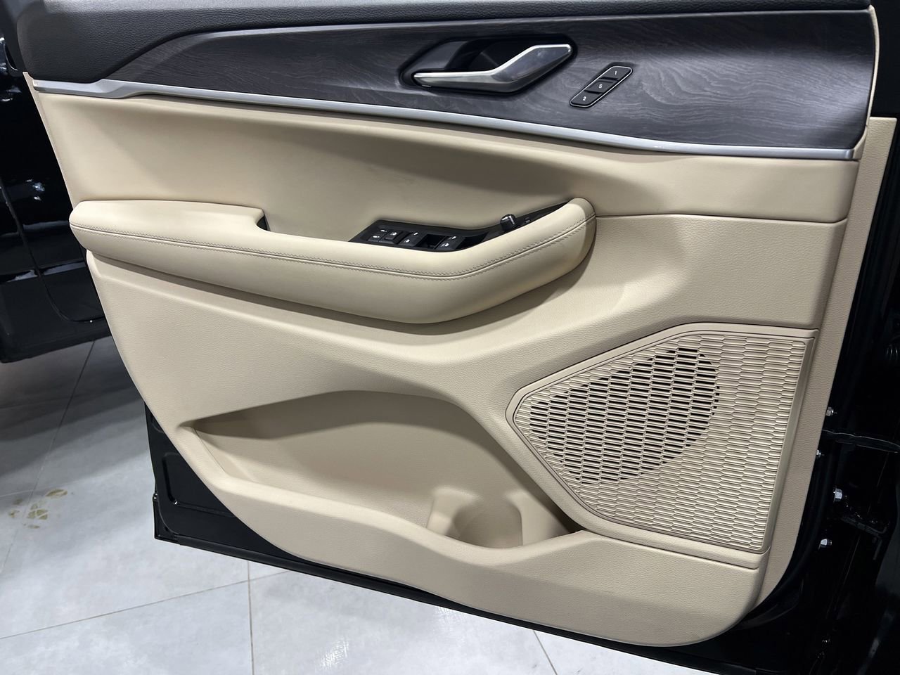 New 2025 Jeep Grand Cherokee Limited w/ Luxury Tech Group II image 18