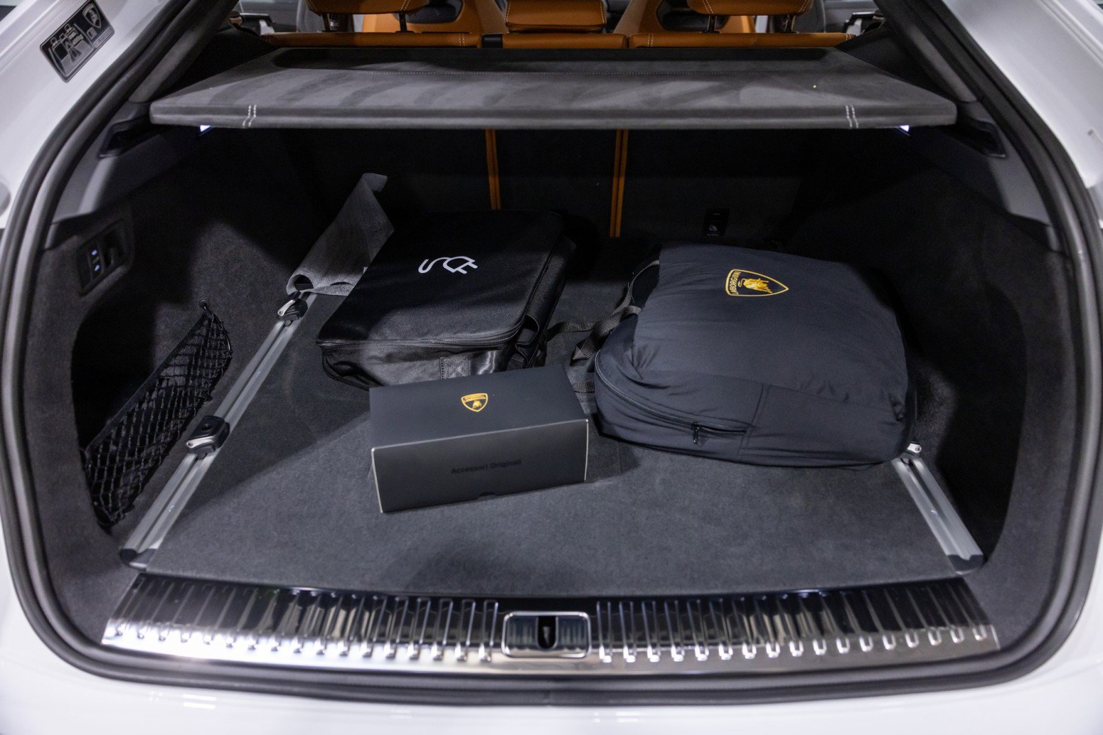 Used 2025 Lamborghini Urus SE image 31